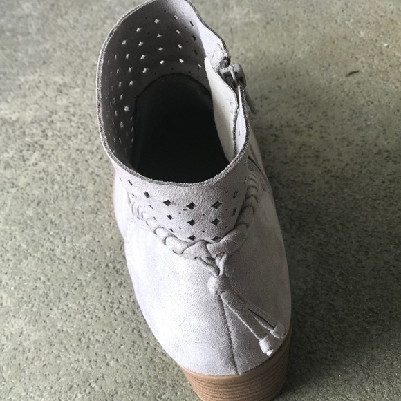 Last 1! Soda gray western perforated ankle booties - Picture 8 of 8